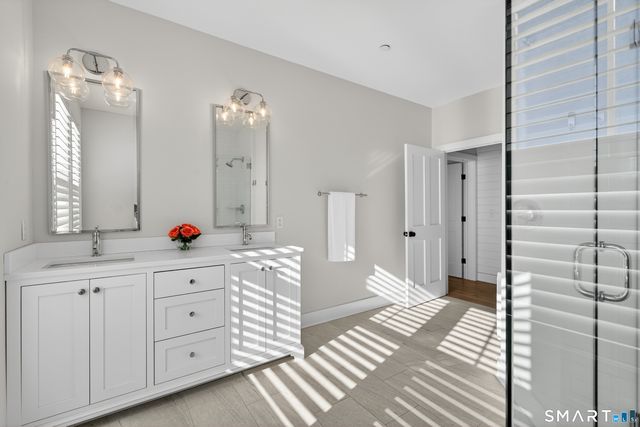 185 Main Street APT 301, East Lyme, CT 06357