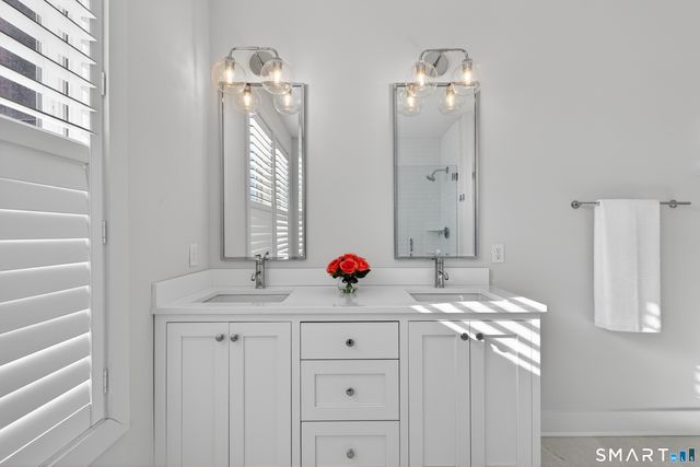 185 Main Street APT 301, East Lyme, CT 06357