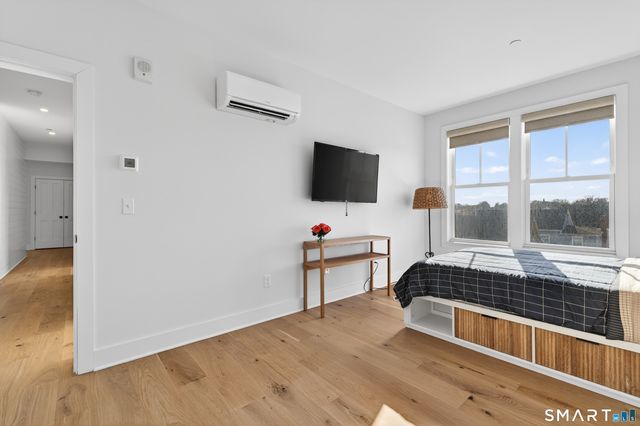 185 Main Street APT 301, East Lyme, CT 06357