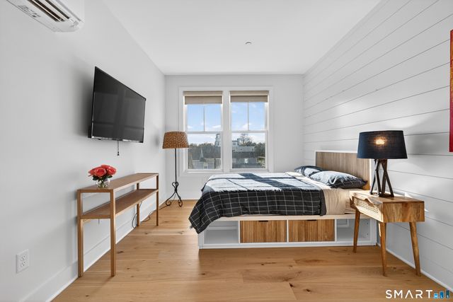 185 Main Street APT 301, East Lyme, CT 06357