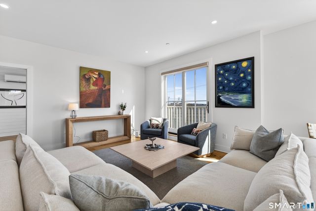 185 Main Street APT 301, East Lyme, CT 06357