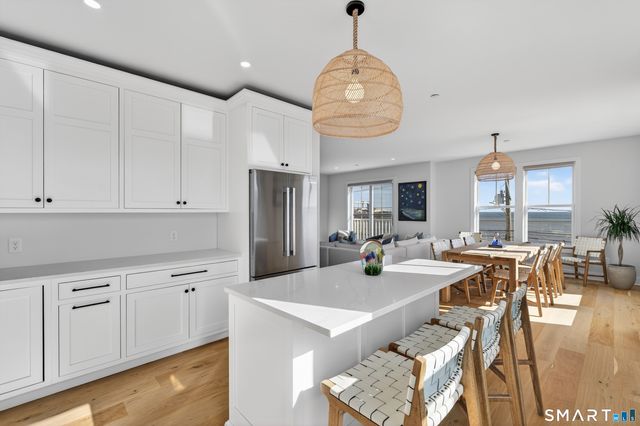 185 Main Street APT 301, East Lyme, CT 06357