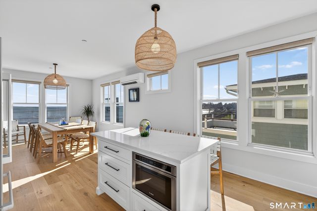 185 Main Street APT 301, East Lyme, CT 06357