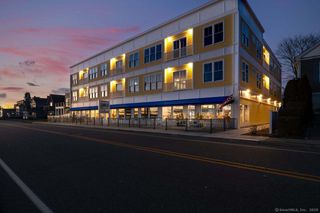 185 Main Street APT 301, East Lyme, CT 06357