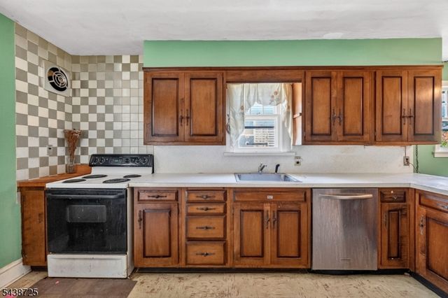 10 Carlyle Ave, Morris Plains Boro, NJ 07950