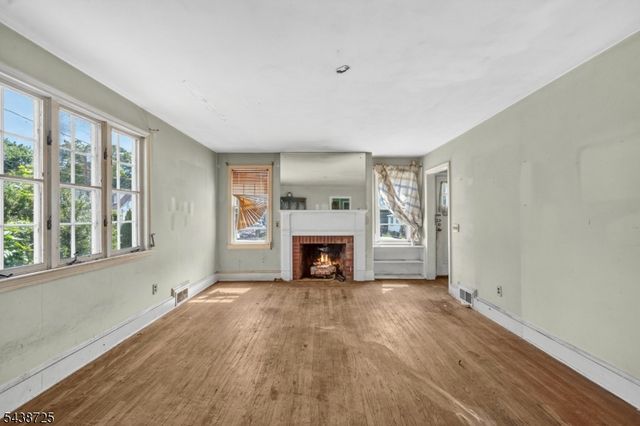 10 Carlyle Ave, Morris Plains Boro, NJ 07950