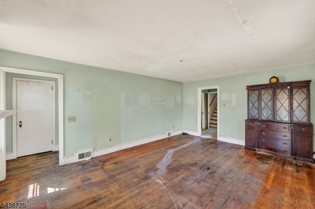 10 Carlyle Ave, Morris Plains Boro, NJ 07950
