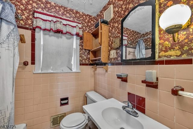 10 Carlyle Ave, Morris Plains Boro, NJ 07950