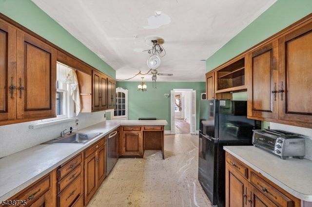 10 Carlyle Ave, Morris Plains Boro, NJ 07950