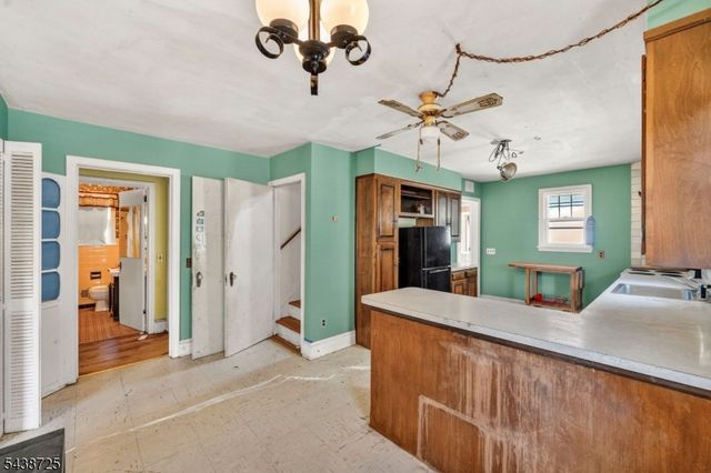 10 Carlyle Ave, Morris Plains Boro, NJ 07950