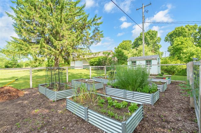 8650 S 2nd Street, Mattawan, MI 49071