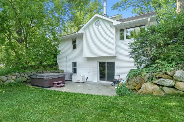 8650 S 2nd Street, Mattawan, MI 49071