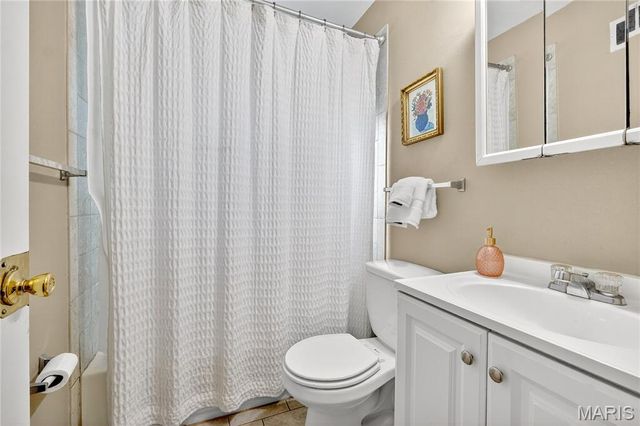 450 Forest Green Drive, Webster Groves, MO 63119