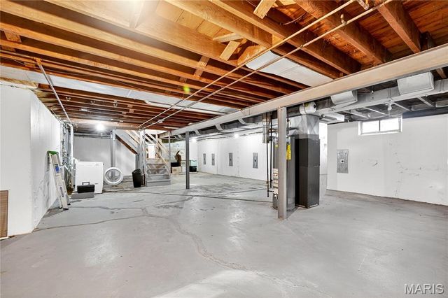 450 Forest Green Drive, Webster Groves, MO 63119