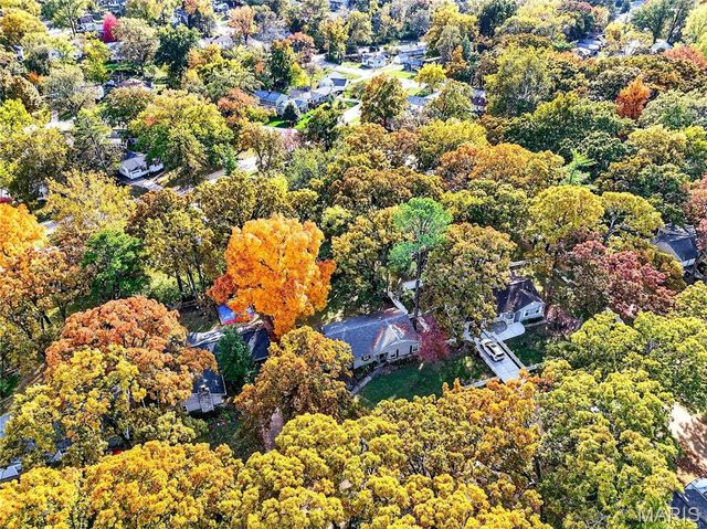 450 Forest Green Drive, Webster Groves, MO 63119