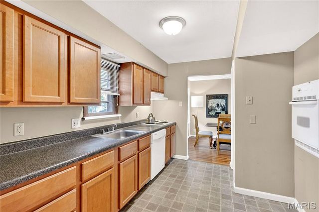 450 Forest Green Drive, Webster Groves, MO 63119