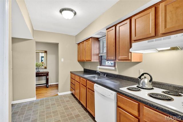 450 Forest Green Drive, Webster Groves, MO 63119