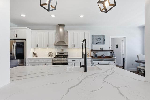 38 W CONCOURSE, Aberdeen Township, NJ 07735