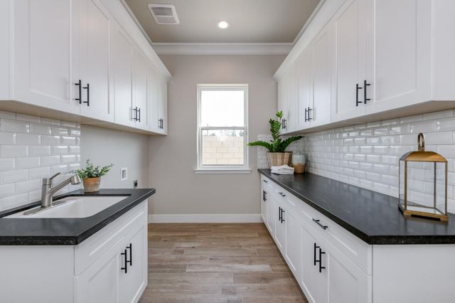 2873 E Beech Tree Drive, Fresno, CA 93730