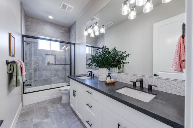 2873 E Beech Tree Drive, Fresno, CA 93730