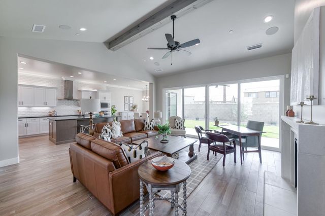 2873 E Beech Tree Drive, Fresno, CA 93730