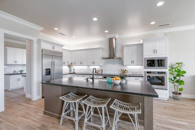 2873 E Beech Tree Drive, Fresno, CA 93730