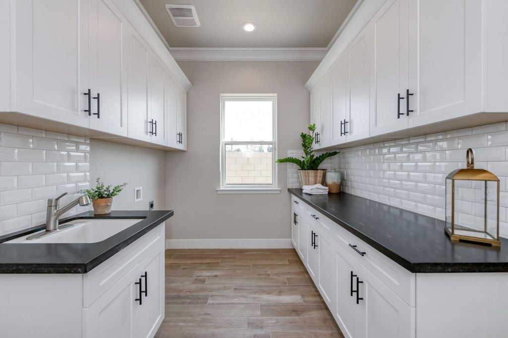 Image 11 of property listing at 2873 E Beech Tree Drive, Fresno, CA 93730