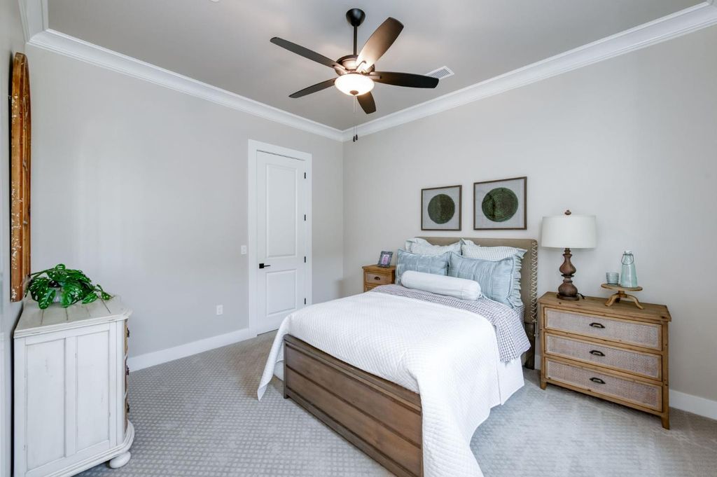 Image 13 of property listing at 2873 E Beech Tree Drive, Fresno, CA 93730