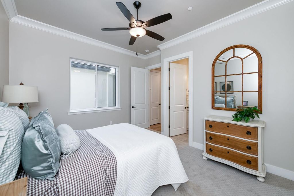 Image 14 of property listing at 2873 E Beech Tree Drive, Fresno, CA 93730