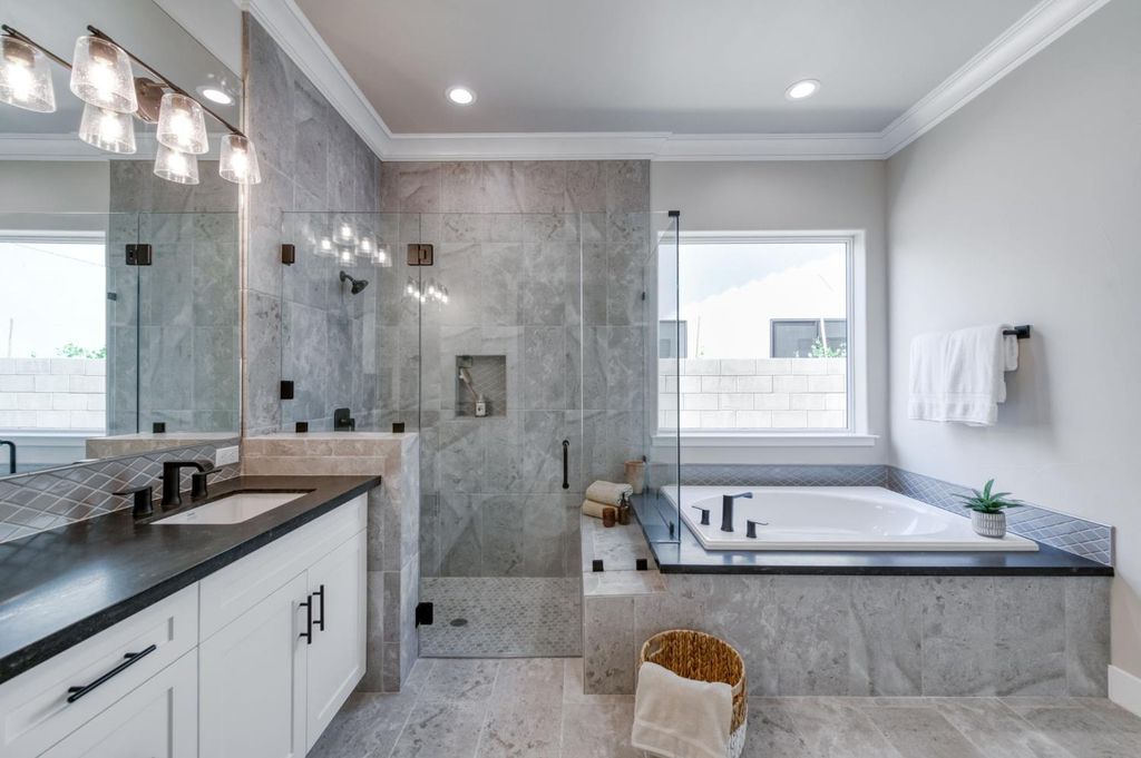 Image 20 of property listing at 2873 E Beech Tree Drive, Fresno, CA 93730