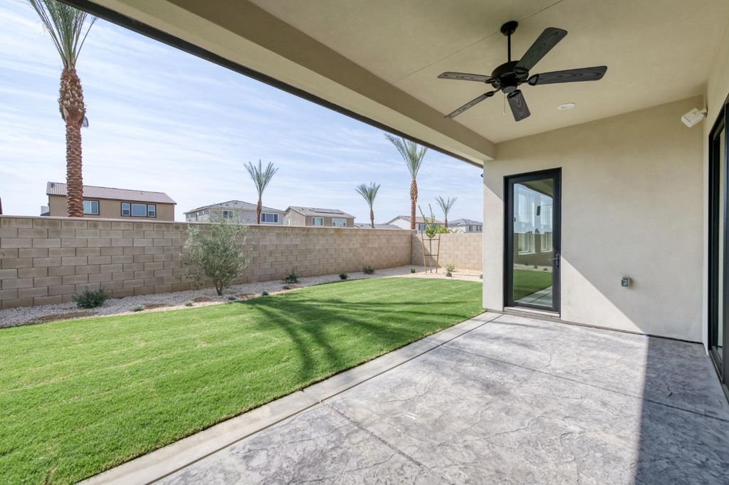 Image 25 of property listing at 2873 E Beech Tree Drive, Fresno, CA 93730