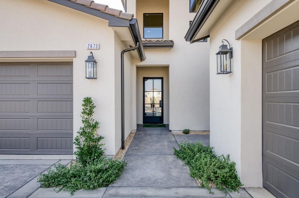 Image 3 of property listing at 2873 E Beech Tree Drive, Fresno, CA 93730