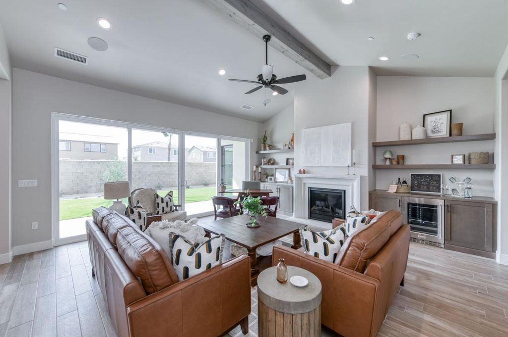 Image 6 of property listing at 2873 E Beech Tree Drive, Fresno, CA 93730