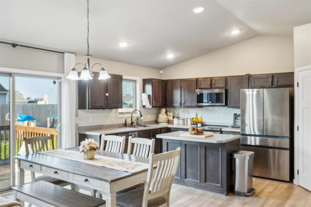 806 37th Street SW, Bondurant, IA 50035