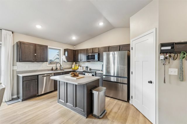 806 37th Street SW, Bondurant, IA 50035