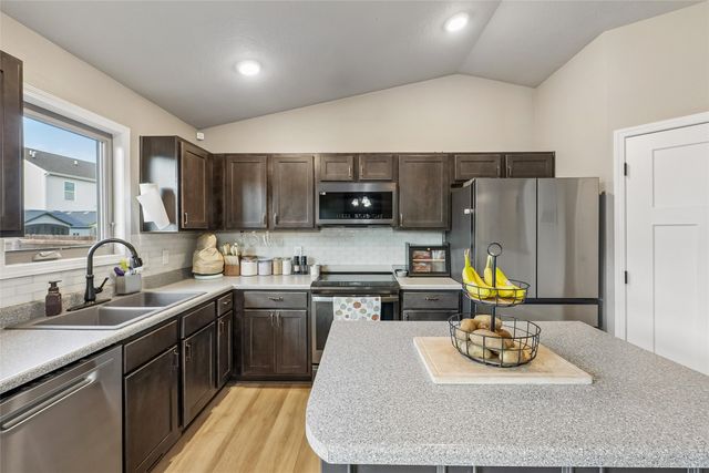 806 37th Street SW, Bondurant, IA 50035
