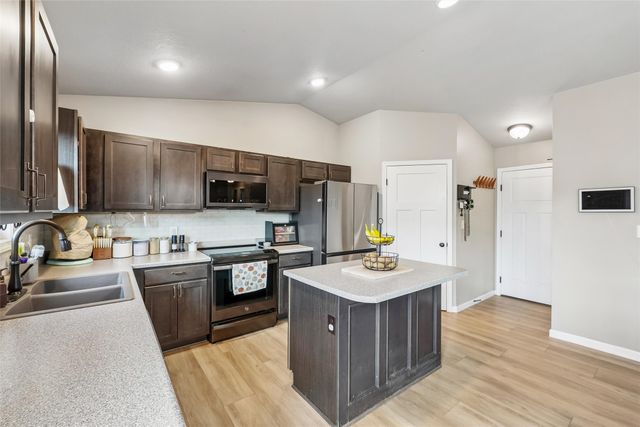 806 37th Street SW, Bondurant, IA 50035