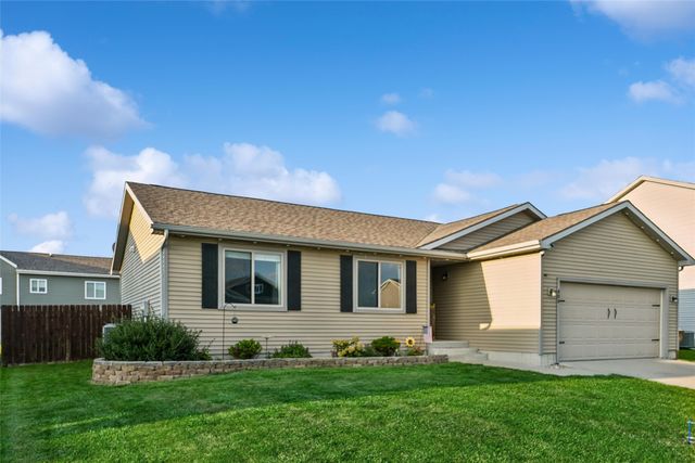 806 37th Street SW, Bondurant, IA 50035