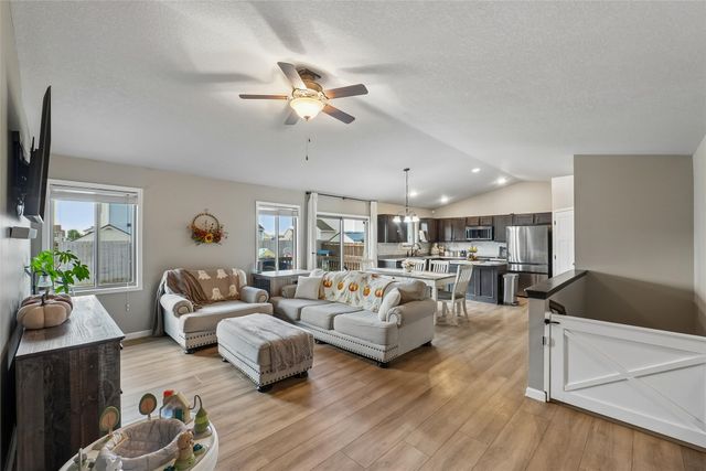 806 37th Street SW, Bondurant, IA 50035