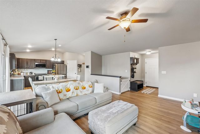 806 37th Street SW, Bondurant, IA 50035