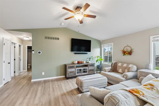 806 37th Street SW, Bondurant, IA 50035