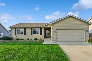 806 37th Street SW, Bondurant, IA 50035