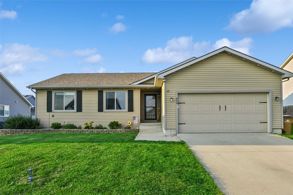 806 37th Street SW, Bondurant, IA 50035