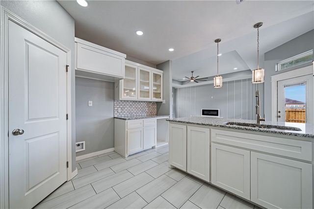 6865 La Salle Dr, Corpus Christi, TX 78414