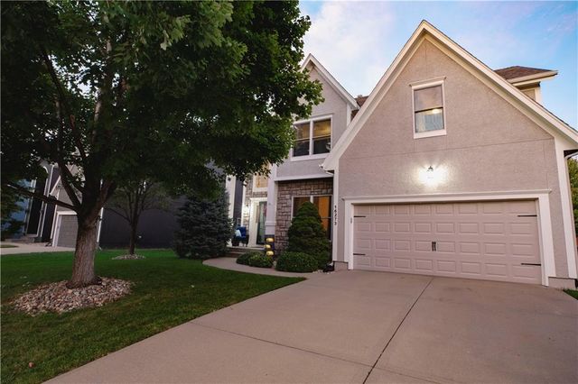 16273 S Lennox Street, Olathe, KS 66062