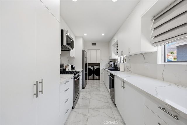13800 Astoria Street, Sylmar, CA 91342