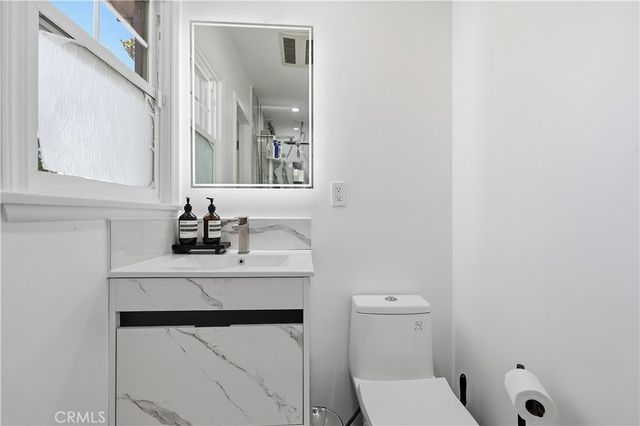 13800 Astoria Street, Sylmar, CA 91342