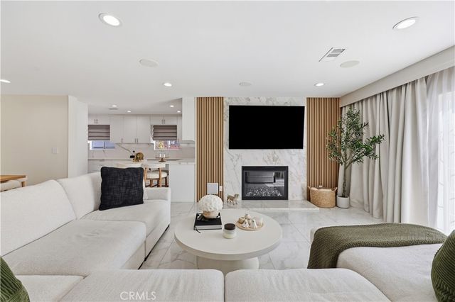 13800 Astoria Street, Sylmar, CA 91342