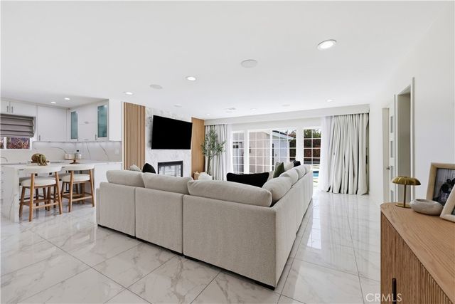 13800 Astoria Street, Sylmar, CA 91342