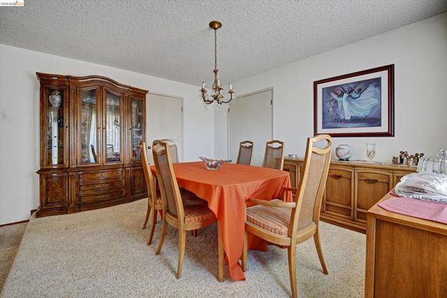 5861 Balmoral Dr, Oakland, CA 94619